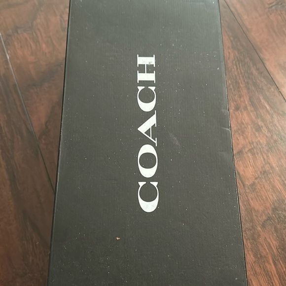 Coach knew never worn. - Picture 1 of 4